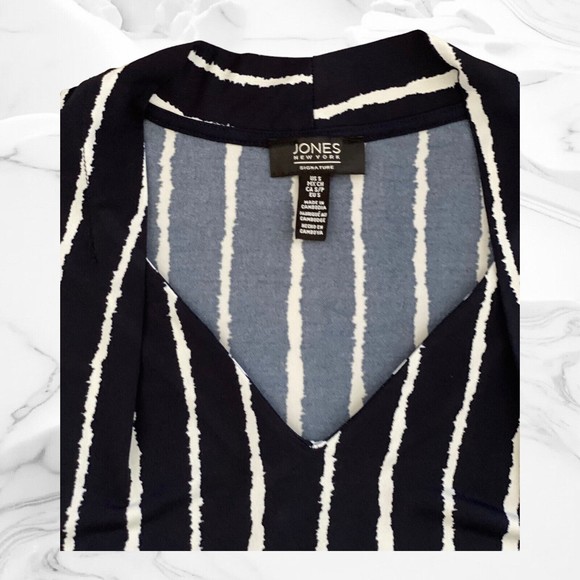 Jones NY Signature V Neck Woman Sleeveless Striped Top Pullover Small - Picture 3 of 7